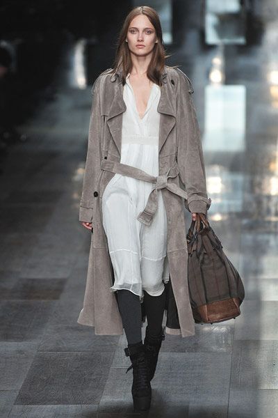 バーバリー」（BURBERRY）｜2009-10秋冬NY、ロンドン、ミラノ