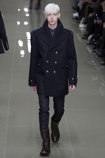 バーバリー」（BURBERRY）2010-11秋冬コレクション