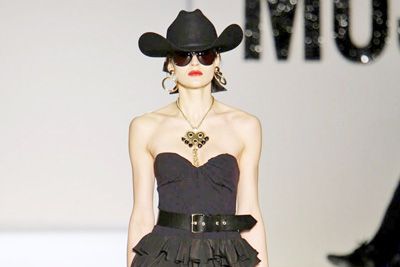 Hat, Sleeve, Skin, Human body, Shoulder, Joint, Waist, Fashion model, Style, Sunglasses, 