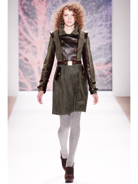 Clothing, Sleeve, Shoulder, Textile, Joint, Outerwear, Fashion show, Winter, Style, Fashion model, 