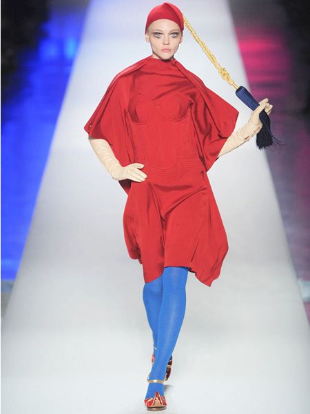 Blue, Sleeve, Human leg, Joint, Red, Electric blue, Carmine, Costume design, Fashion, Knee, 