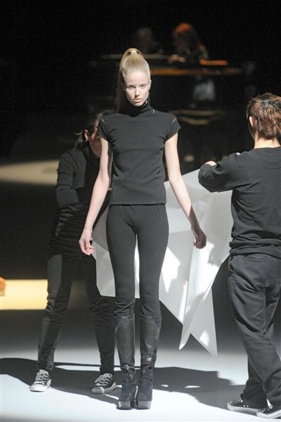 ISSEY MIYAKE AUTUMN WINTER 2024/25 コレクション 25
