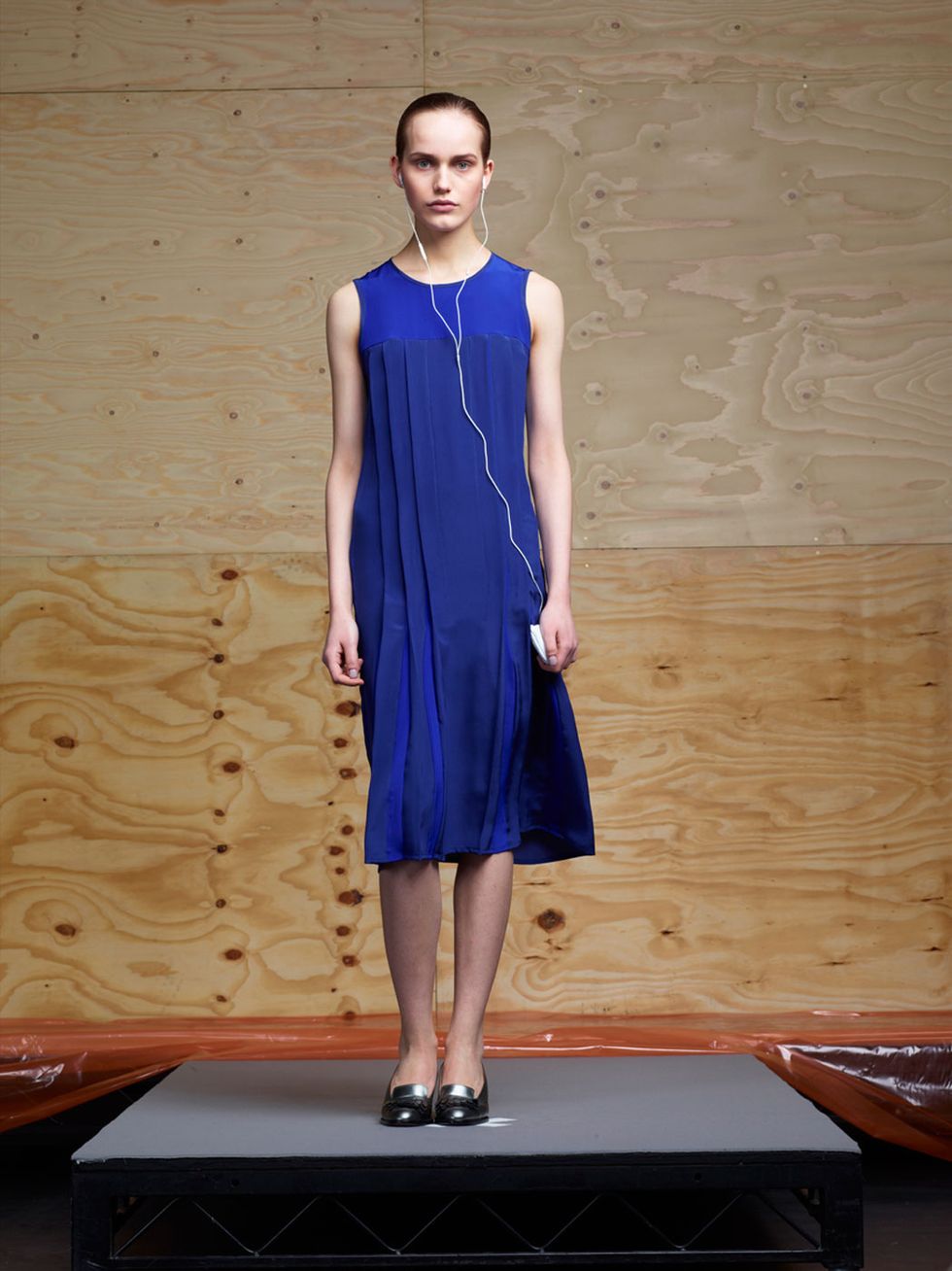 Dress, Shoulder, Standing, One-piece garment, Fashion, Electric blue, Jewellery, Day dress, Cobalt blue, Street fashion, 