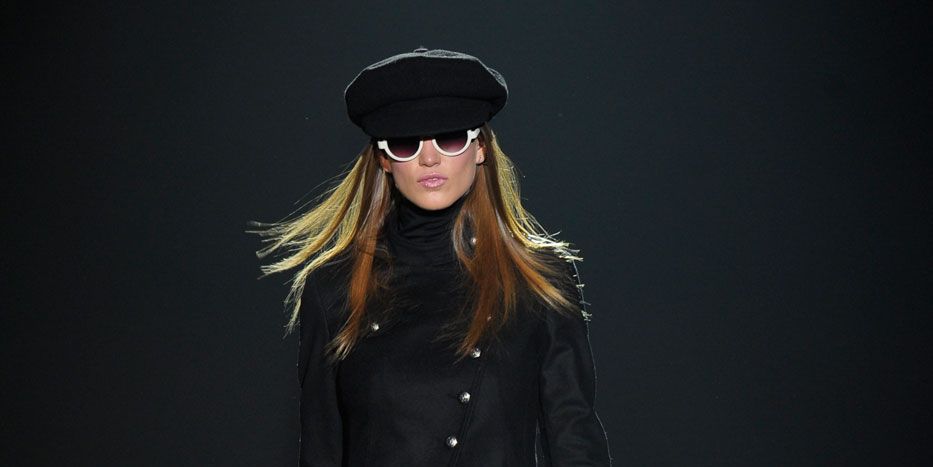 Eyewear, Goggles, Cap, Shoulder, Fashion show, Sunglasses, Joint, Outerwear, Fashion model, Style, 