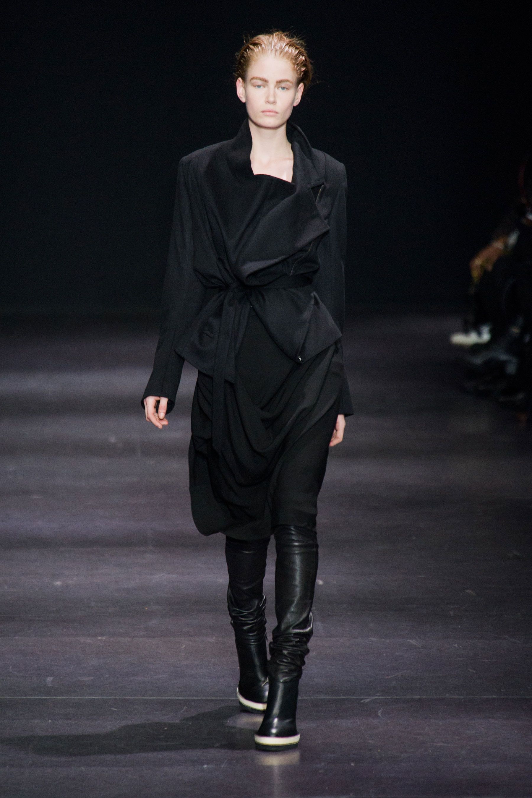 希少アーカイブ ANN DEMEULEMEESTER 総柄 シルクノースリーブ ANN DEMEULEMEESTER 20SS Sale Stock List vol.2 | HUES 福岡