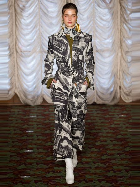 Style, Curtain, Camouflage, Military camouflage, Fashion show, Window treatment, Fashion model, Fashion design, Runway, Haute couture, 