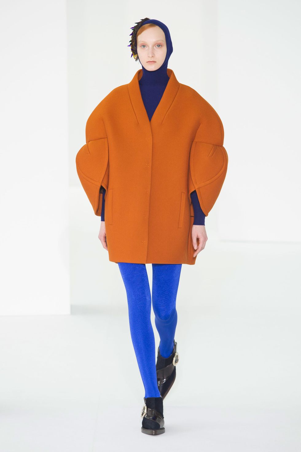 Collar, Sleeve, Human body, Shoulder, Textile, Standing, Joint, Style, Orange, Electric blue, 