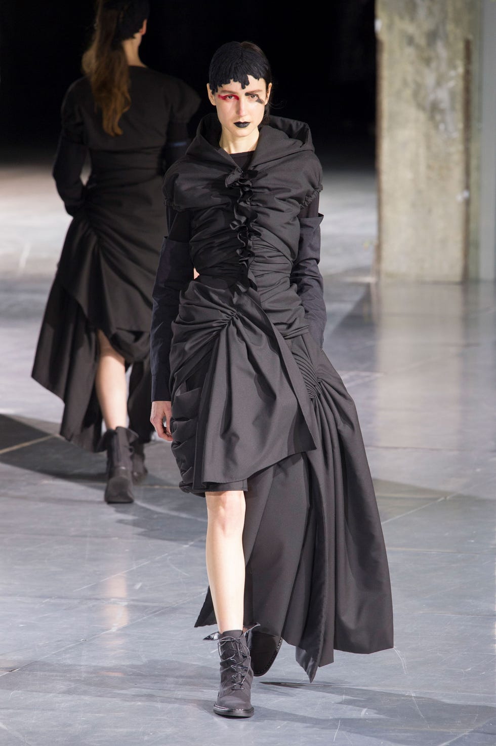 Fashion model, Fashion, Runway, Fashion show, Clothing, Outerwear, Haute couture, Fashion design, Event, Gothic fashion, 