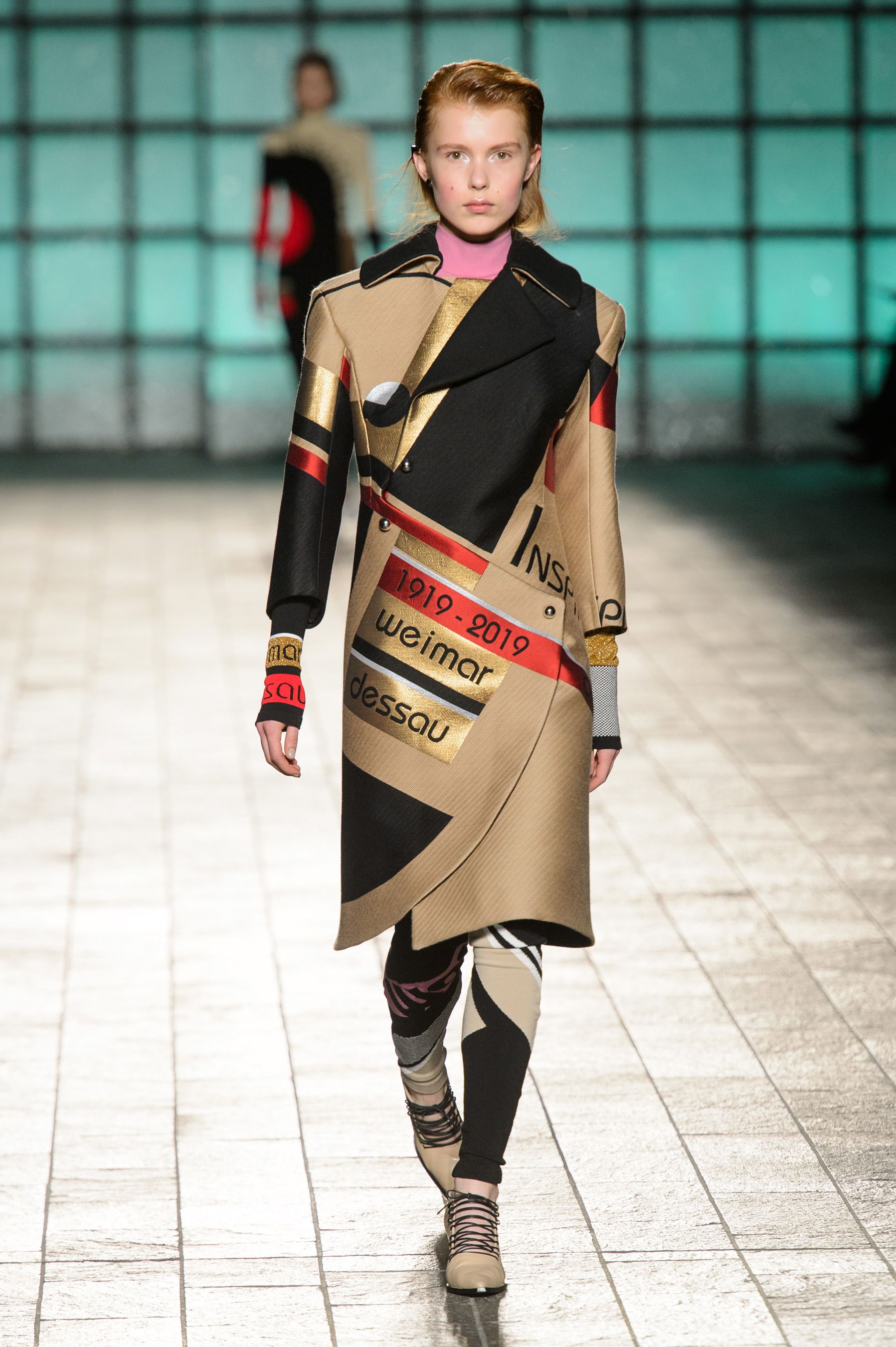 メアリー・カトランズ(MARY KATRANTZOU)コレクション一覧｜ELLE