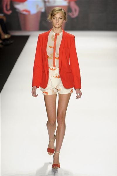 VIVIENNE TAM