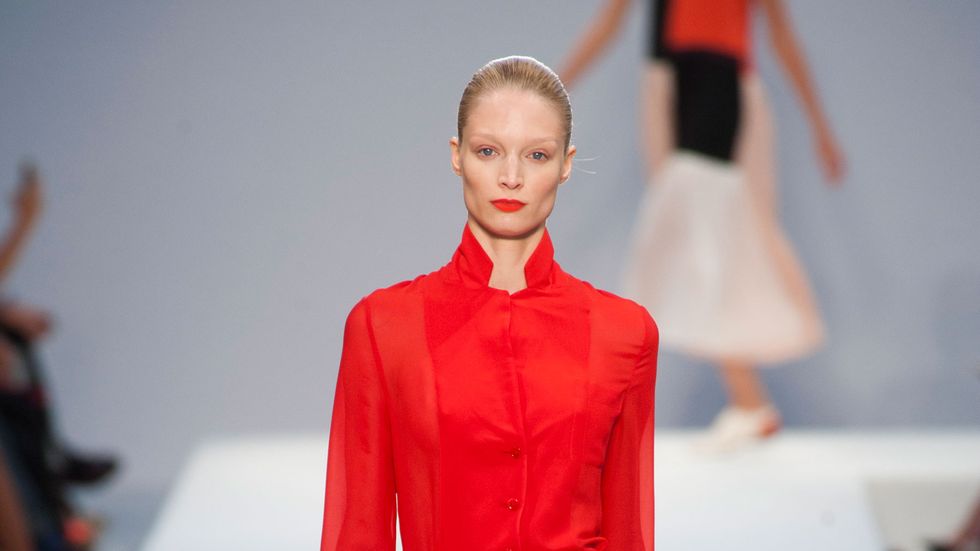 Fashion show, Event, Shoulder, Runway, Dress, Red, Joint, Outerwear, Fashion model, Human leg, 
