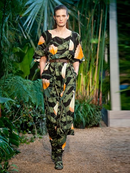 Camouflage, Military camouflage, Street fashion, Fashion model, Fashion design, Day dress, Silk, Haute couture, Pattern, Arecales, 
