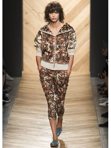 Brown, Shoulder, Fashion show, Joint, Runway, Style, Fashion model, Waist, Fashion, Camouflage, 