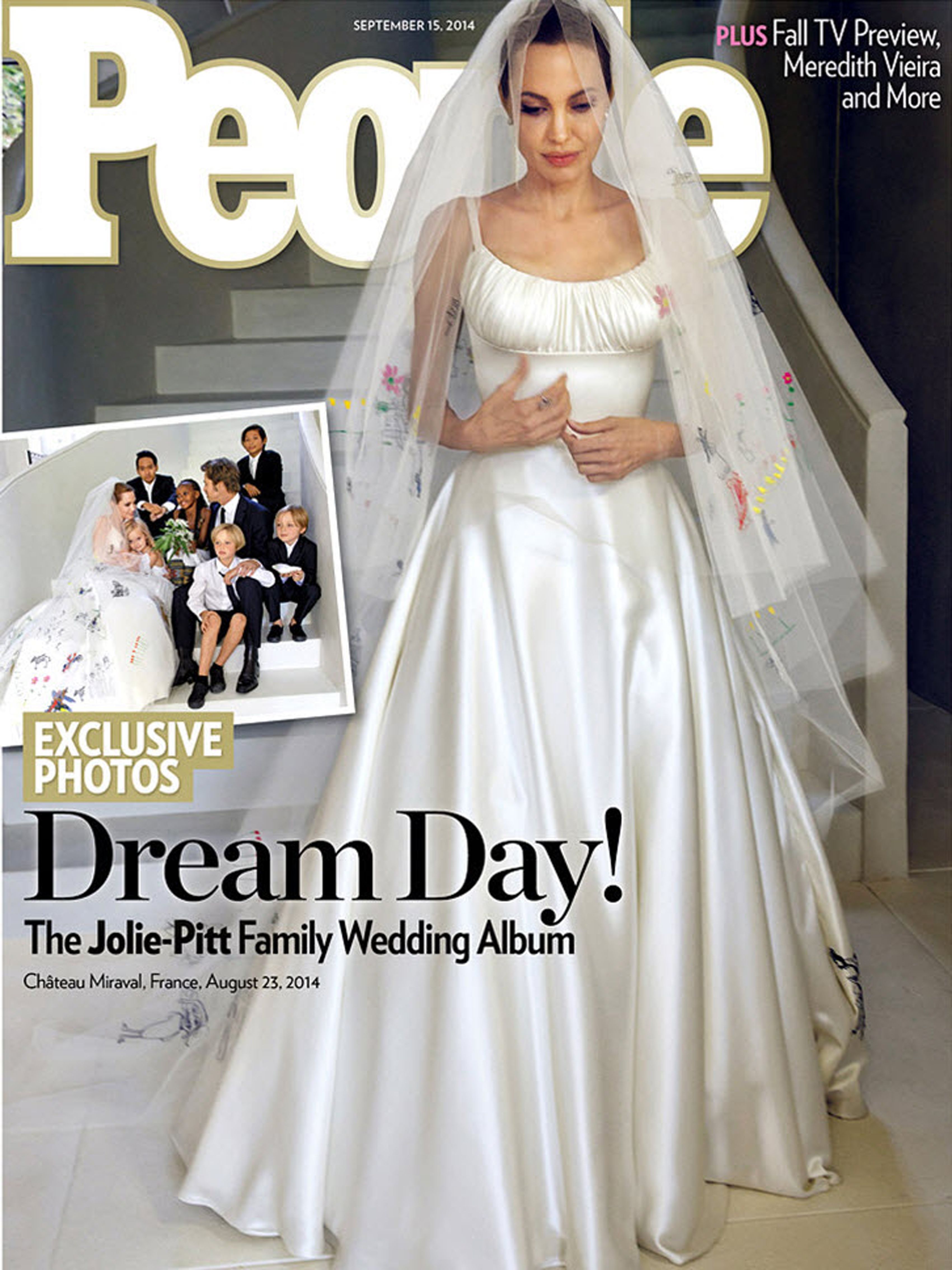 ドレスは ヴェルサーチ アンジェリーナ ジョリー 結婚式の写真を公開