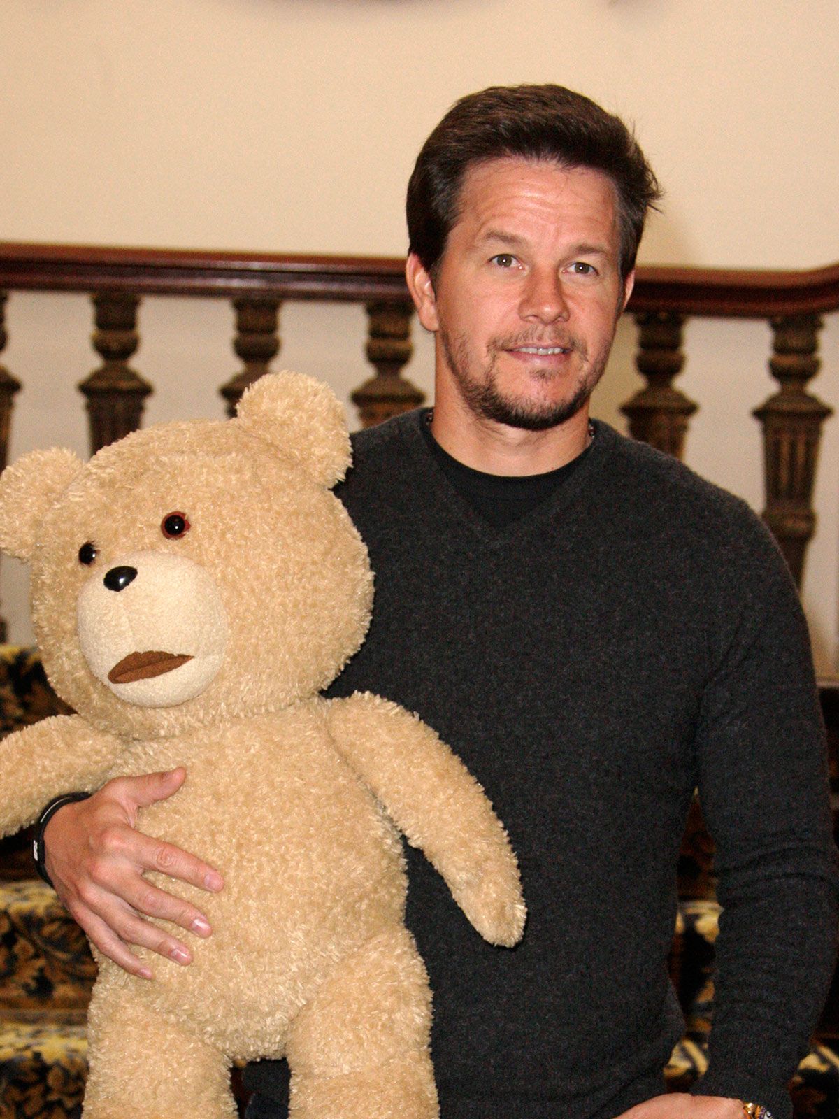 テッド クマ と一緒にアカデミー賞に登場予定のマーク ウォルバーグ ライバル ベン アフレッ