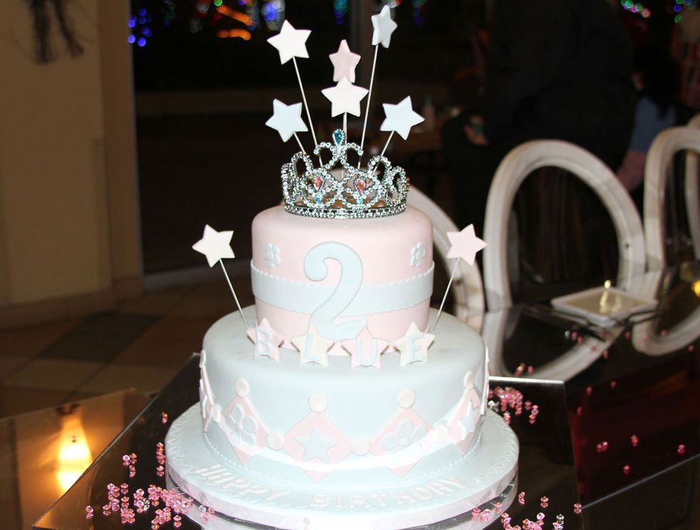 Cake, Sugar paste, Cake decorating, Fondant, Icing, Royal icing, Pasteles, Wedding cake, Sugar cake, Buttercream, 