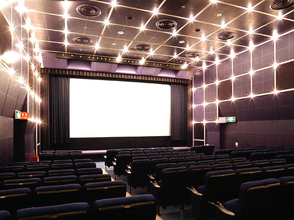 Auditorium, Projection screen, Building, Theatre, Performing arts center, heater, Stage, Projector accessory, Convention center, Concert hall, 