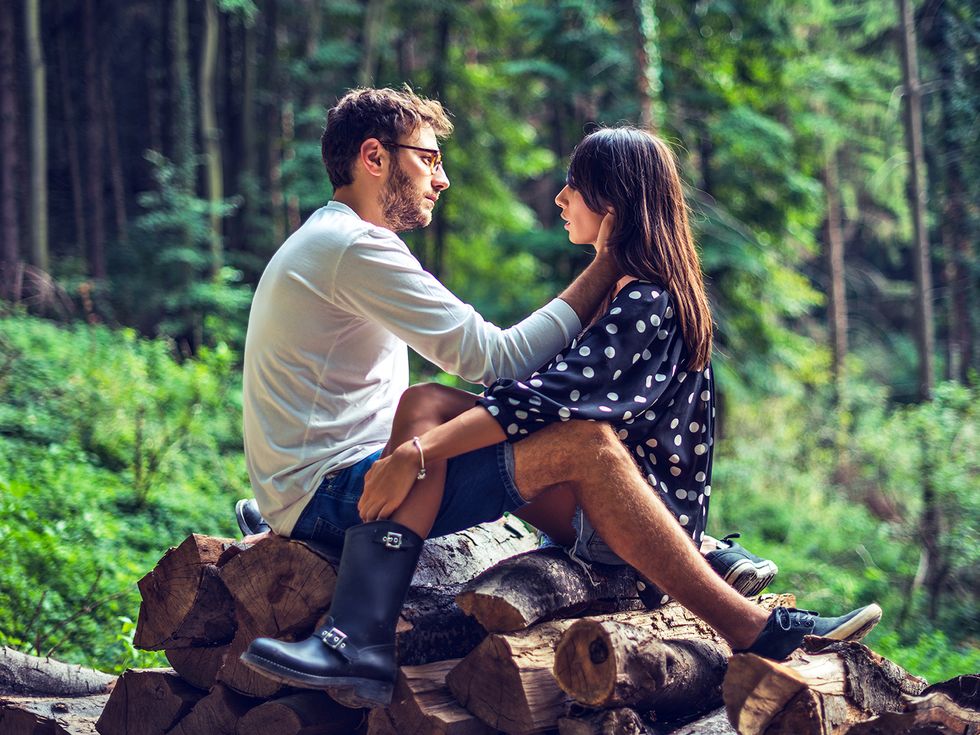 Shirt, People in nature, Sitting, Romance, Honeymoon, Love, Forest, Trunk, Natural material, Outdoor shoe, 