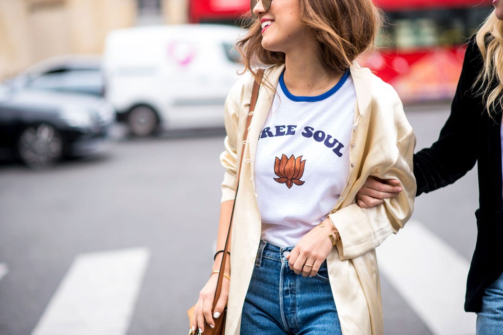 Sleeve, Denim, Jeans, Street fashion, Waist, Blond, Bracelet, Trunk, Brown hair, Long hair, 