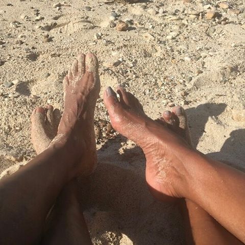 Finger, Skin, Sand, People in nature, Wrist, Soil, Thumb, Toe, Nail, Barefoot, 