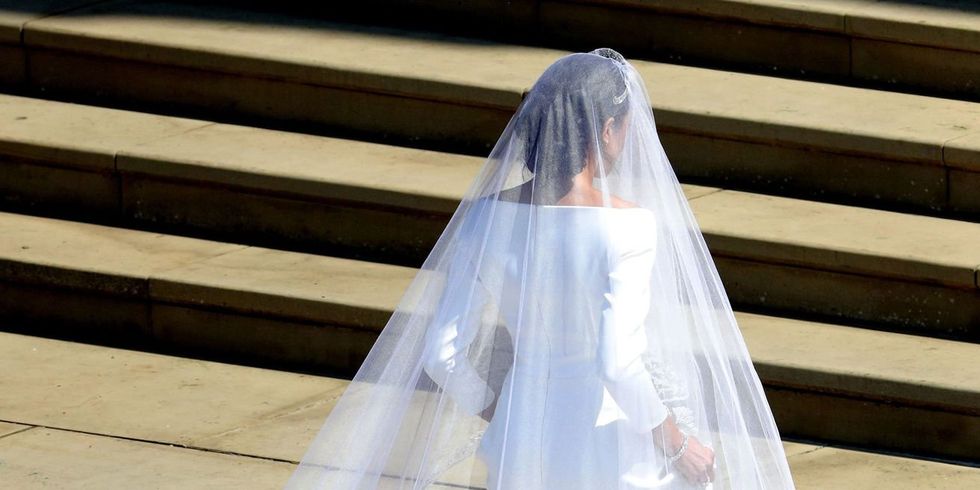 Bridal veil, Veil, Bridal accessory, Wedding dress, Bridal clothing, Bride, Ivory, Gown, Embellishment, Transparent material, 