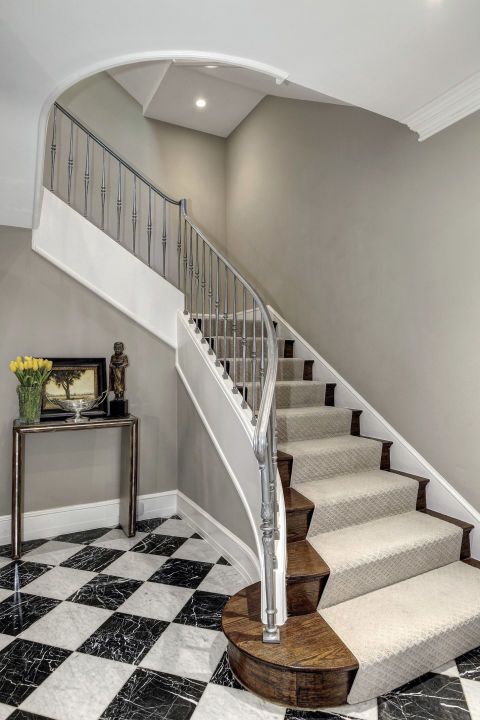 Stairs, Interior design, Architecture, Floor, Property, Wall, Flooring, Handrail, Ceiling, Real estate, 