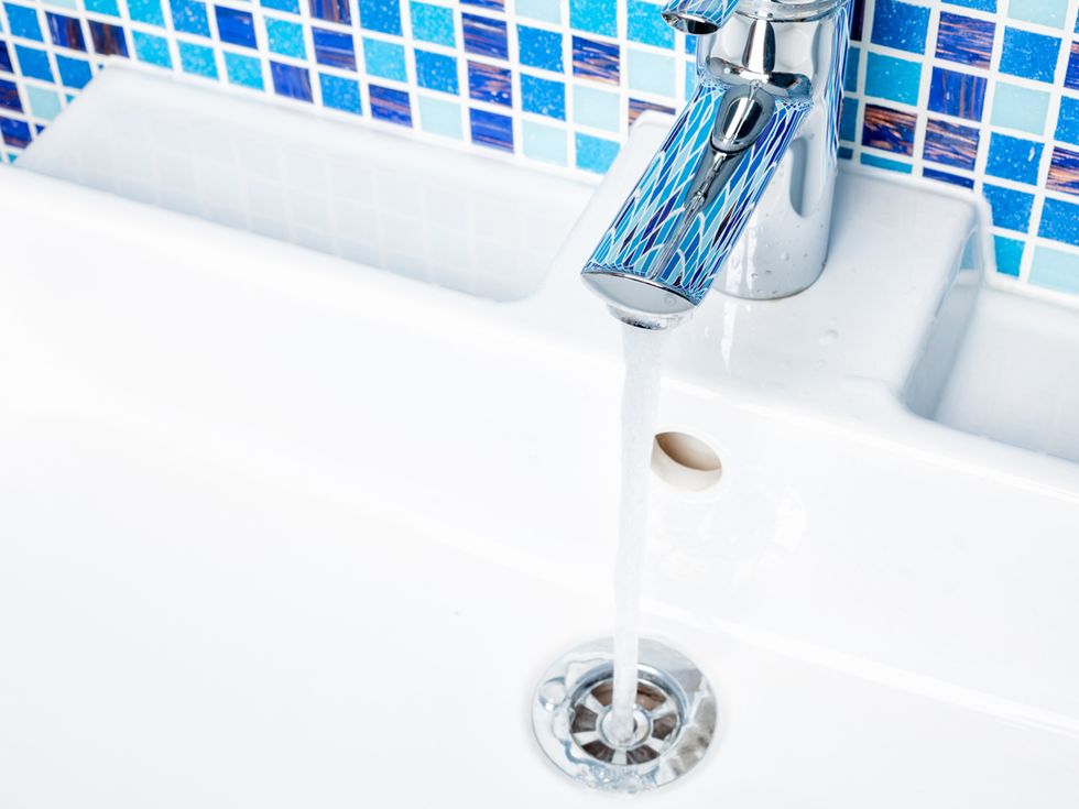 Fluid, Plumbing fixture, Blue, Liquid, Tap, Sink, Plumbing, Bathroom accessory, Azure, Tile, 