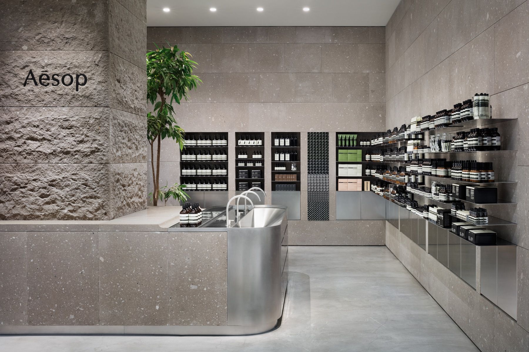 Aesop 札幌ステラプレイス店が待望のオープン 店舗デザインはケース リアルが担当