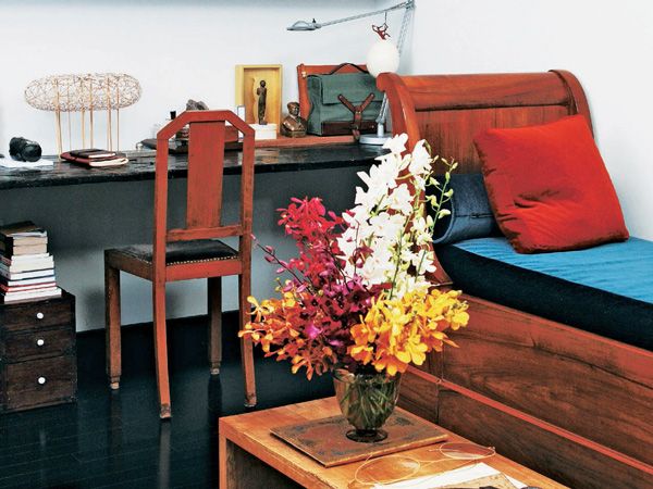Room, Wood, Furniture, Interior design, Flower, Table, Bouquet, Interior design, Chest of drawers, Flower Arranging, 