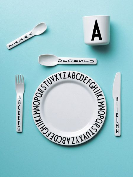 Dishware, Text, Aqua, Turquoise, Cutlery, Font, Teal, Kitchen utensil, Azure, Plate, 