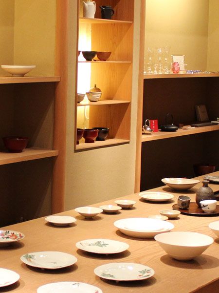 Serveware, Shelf, Dishware, Porcelain, Shelving, Room, Ceramic, earthenware, Pottery, Plate, 