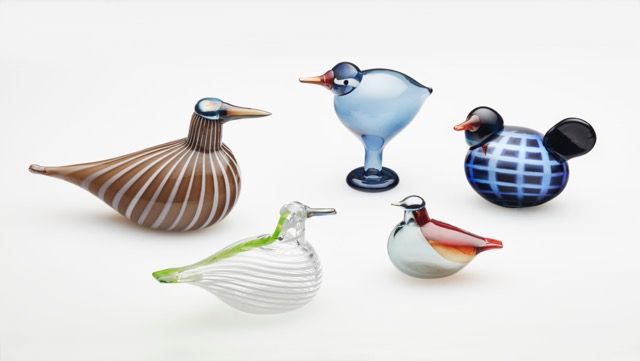 Blue, Beak, Bird, Vertebrate, Porcelain, Serveware, Water bird, Art, Ceramic, Azure, 