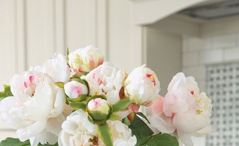 Petal, Bouquet, Flower, Pink, Cut flowers, Centrepiece, Floristry, Flower Arranging, Artifact, Interior design, 