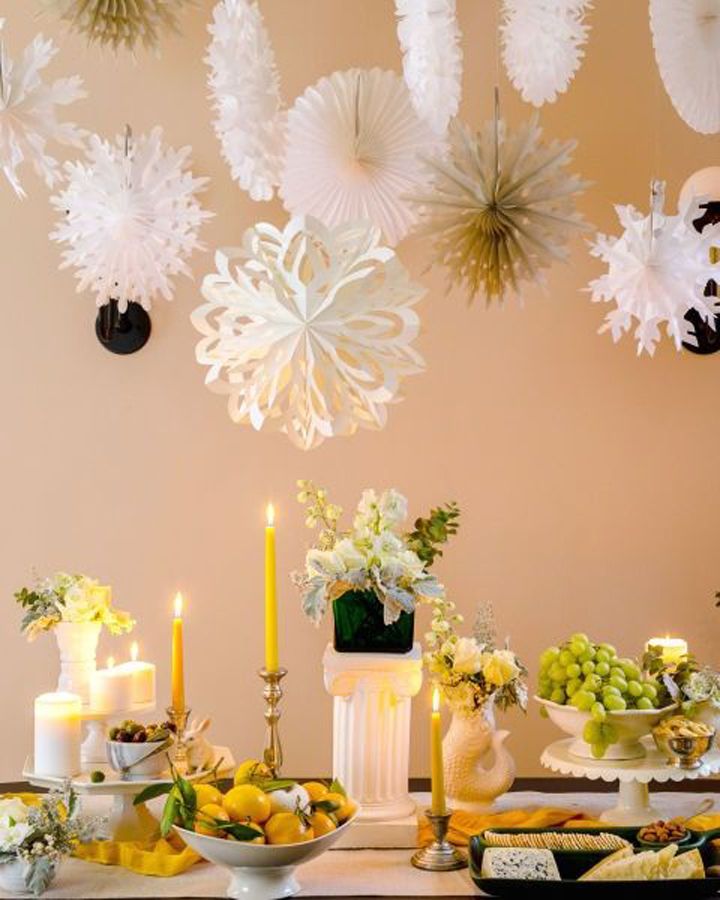 Decoration, Yellow, Centrepiece, Room, Flower, Plant, Table, Party, Interior design, Event, 