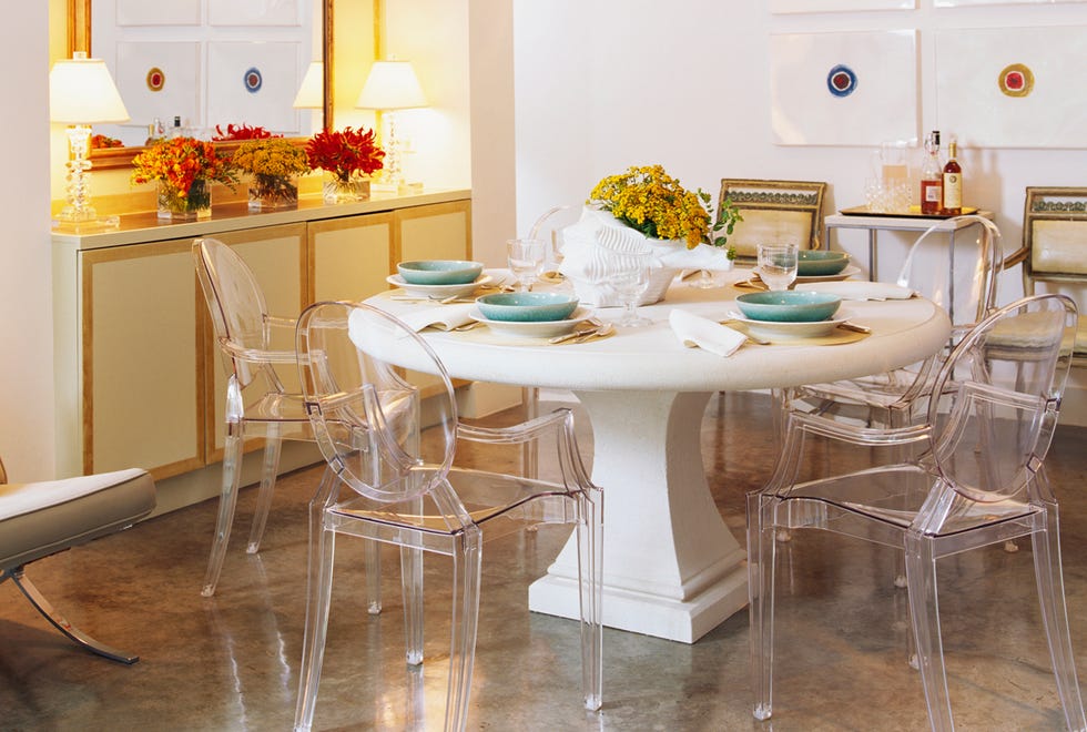 Lighting, Room, Tablecloth, Yellow, Interior design, Furniture, Table, Floor, Dishware, Flooring, 