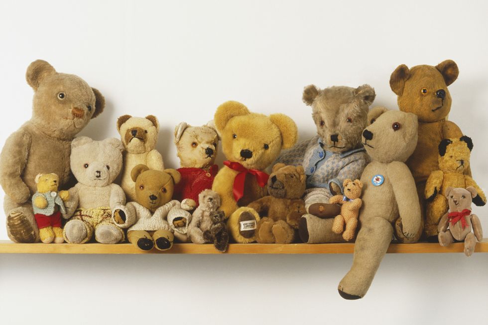 Toy, Organism, Product, Yellow, Brown, Stuffed toy, Baby toys, Textile, Plush, Teddy bear, 