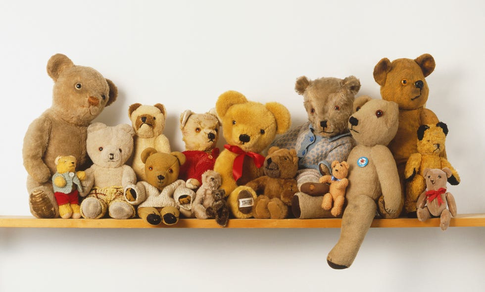 Toy, Organism, Product, Yellow, Brown, Stuffed toy, Baby toys, Textile, Plush, Teddy bear, 