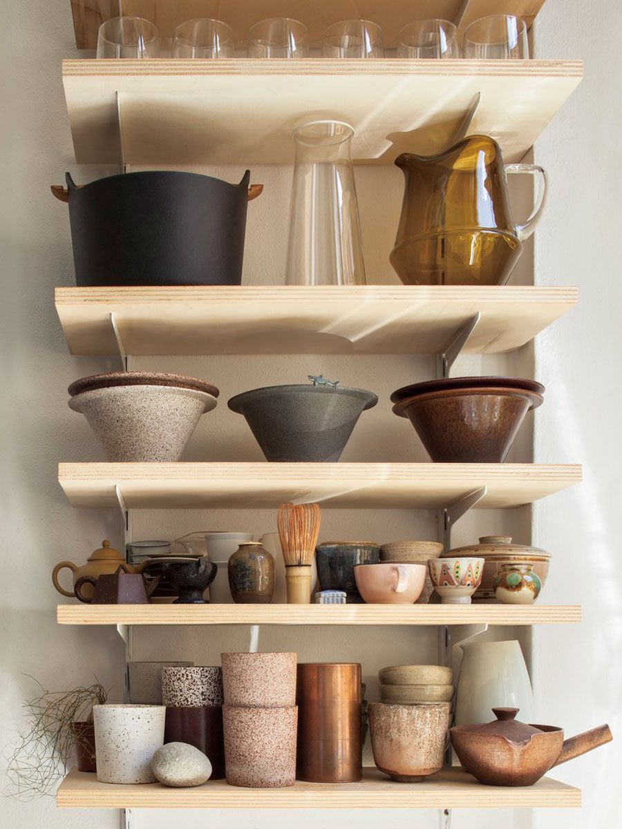 Shelf, Shelving, Pottery, Ceramic, Room, Furniture, Interior design, Tableware, Teacup, Serveware, 