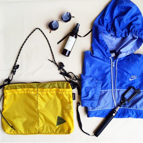 Product, Jacket, Collar, Bag, Electric blue, Shoulder bag, Zipper, Cobalt blue, Material property, Hood, 