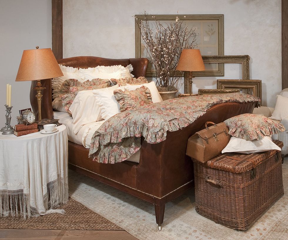 Room, Interior design, Wood, Property, Textile, Bedroom, Linens, Wall, Bedding, Tablecloth, 