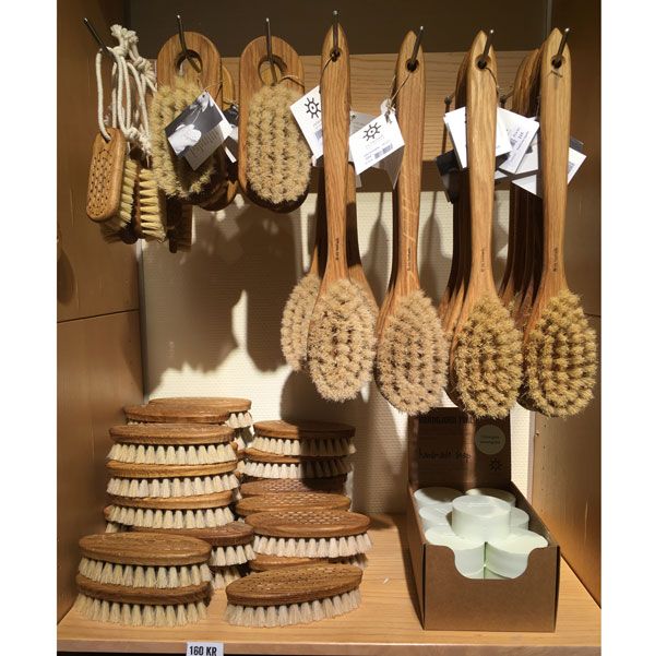 Natural material, Home accessories, Baked goods, Plate, Wicker, Collection, Fedora, Basket, Storage basket, Bake sale, 