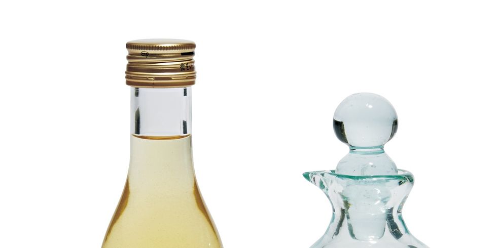 Liquid, Fluid, Product, Glass bottle, Bottle, Bottle cap, Drinkware, Glass, Drink, Beige, 