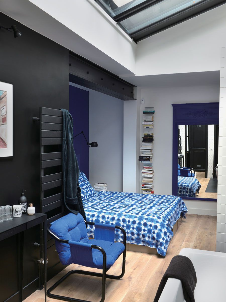 Blue, Room, Furniture, Interior design, Living room, Property, Building, Wall, Ceiling, Home, 