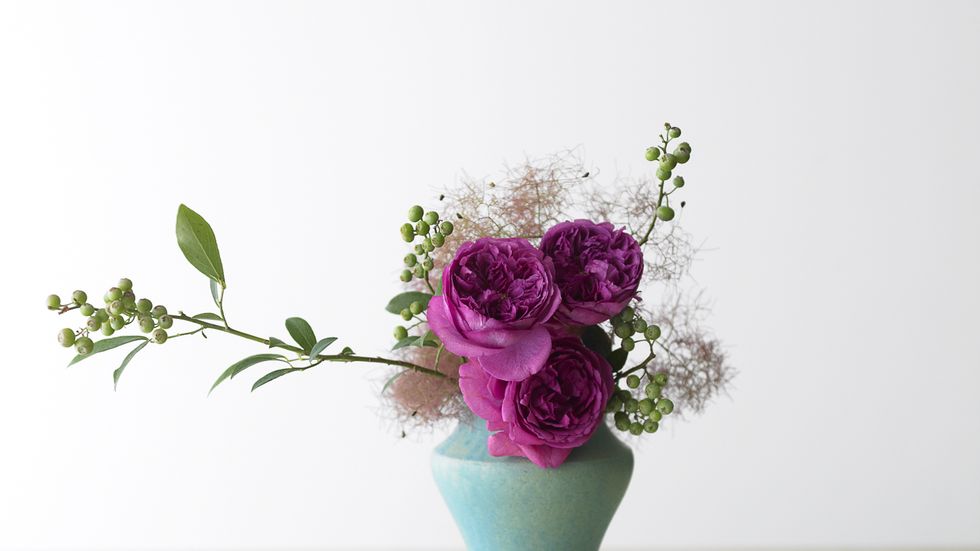 Petal, Flower, Pink, Cut flowers, Flowering plant, Purple, Flower Arranging, Rose family, Floristry, Vase, 