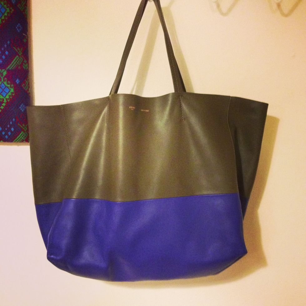 Bag, Purple, Style, Shoulder bag, Fashion accessory, Electric blue, Lavender, Cobalt blue, Material property, Tote bag, 