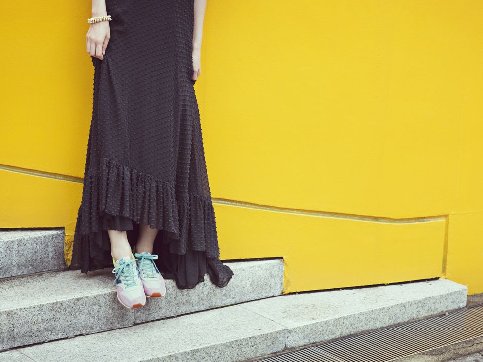 Yellow, Human leg, One-piece garment, Street fashion, Teal, Stairs, Foot, Day dress, Ankle, Cocktail dress, 