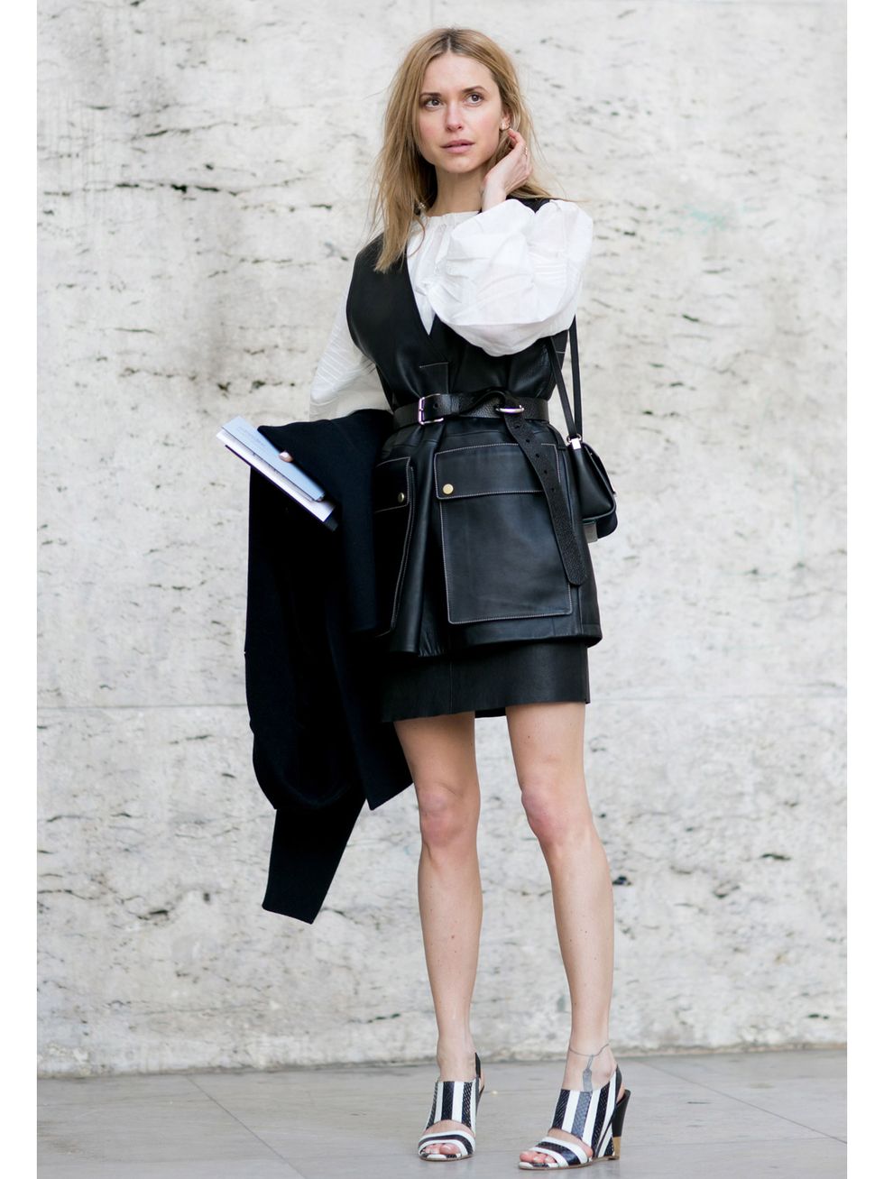 Clothing, Sleeve, Shoulder, Joint, Outerwear, White, Human leg, Collar, Style, Street fashion, 
