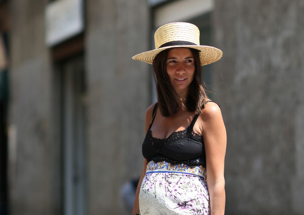 Clothing, Hat, Shoulder, Joint, Waist, Style, Street fashion, Sun hat, Bag, Fashion accessory, 