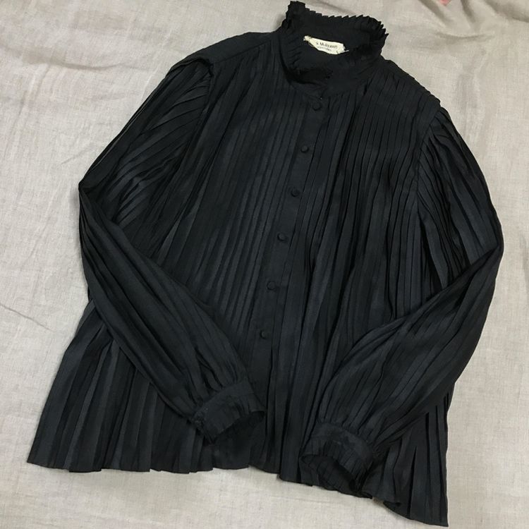 Clothing, Black, Outerwear, Sleeve, 