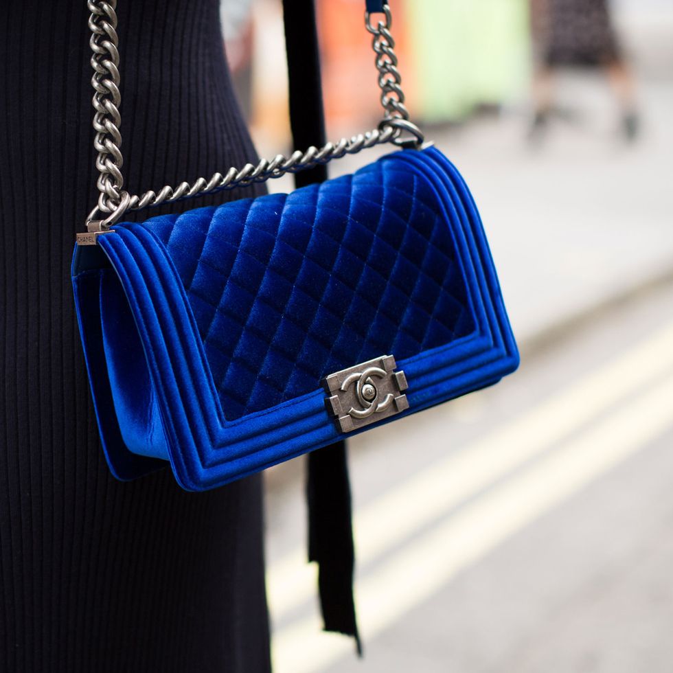 Blue, Textile, Bag, Style, Electric blue, Fashion accessory, Cobalt blue, Fashion, Street fashion, Azure, 